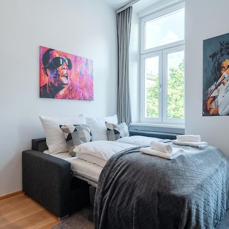 Sky9 Apartments Stadthalle Wina Bagian luar foto