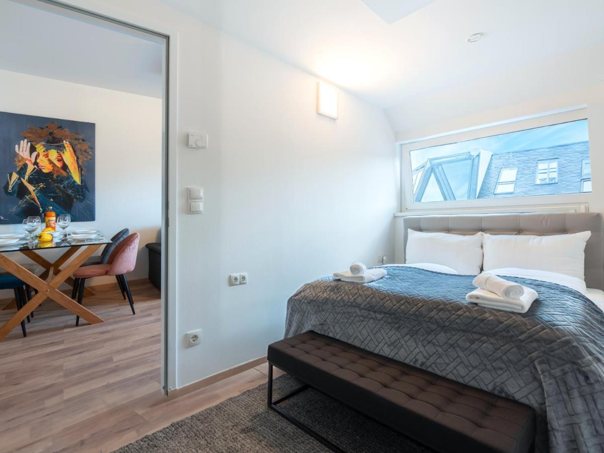 Sky9 Apartments Stadthalle Wina Bagian luar foto