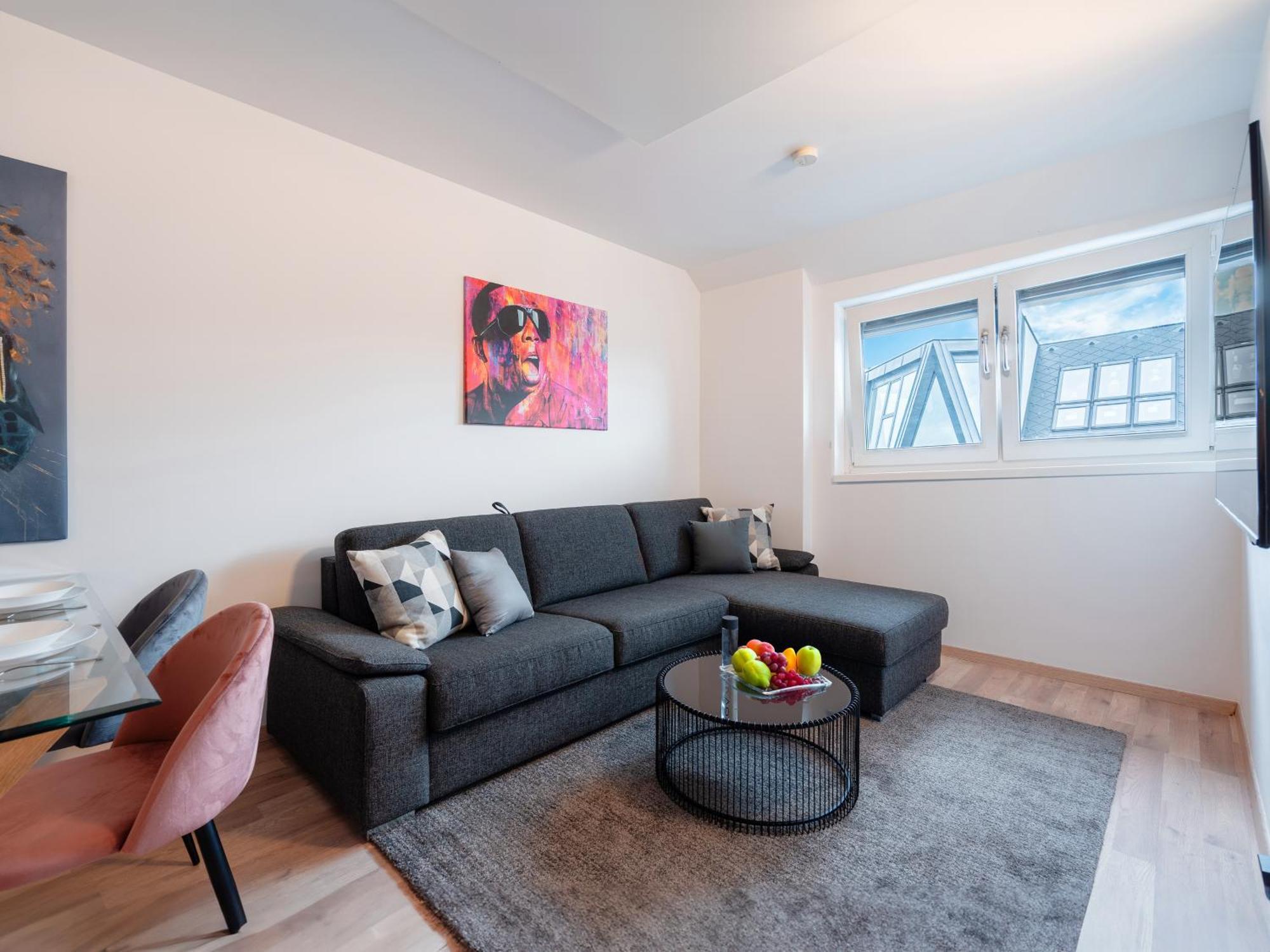 Sky9 Apartments Stadthalle Wina Bagian luar foto