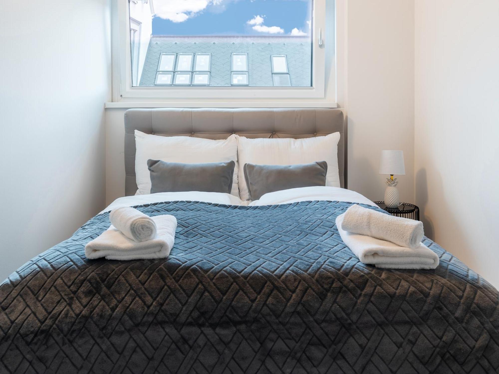 Sky9 Apartments Stadthalle Wina Bagian luar foto