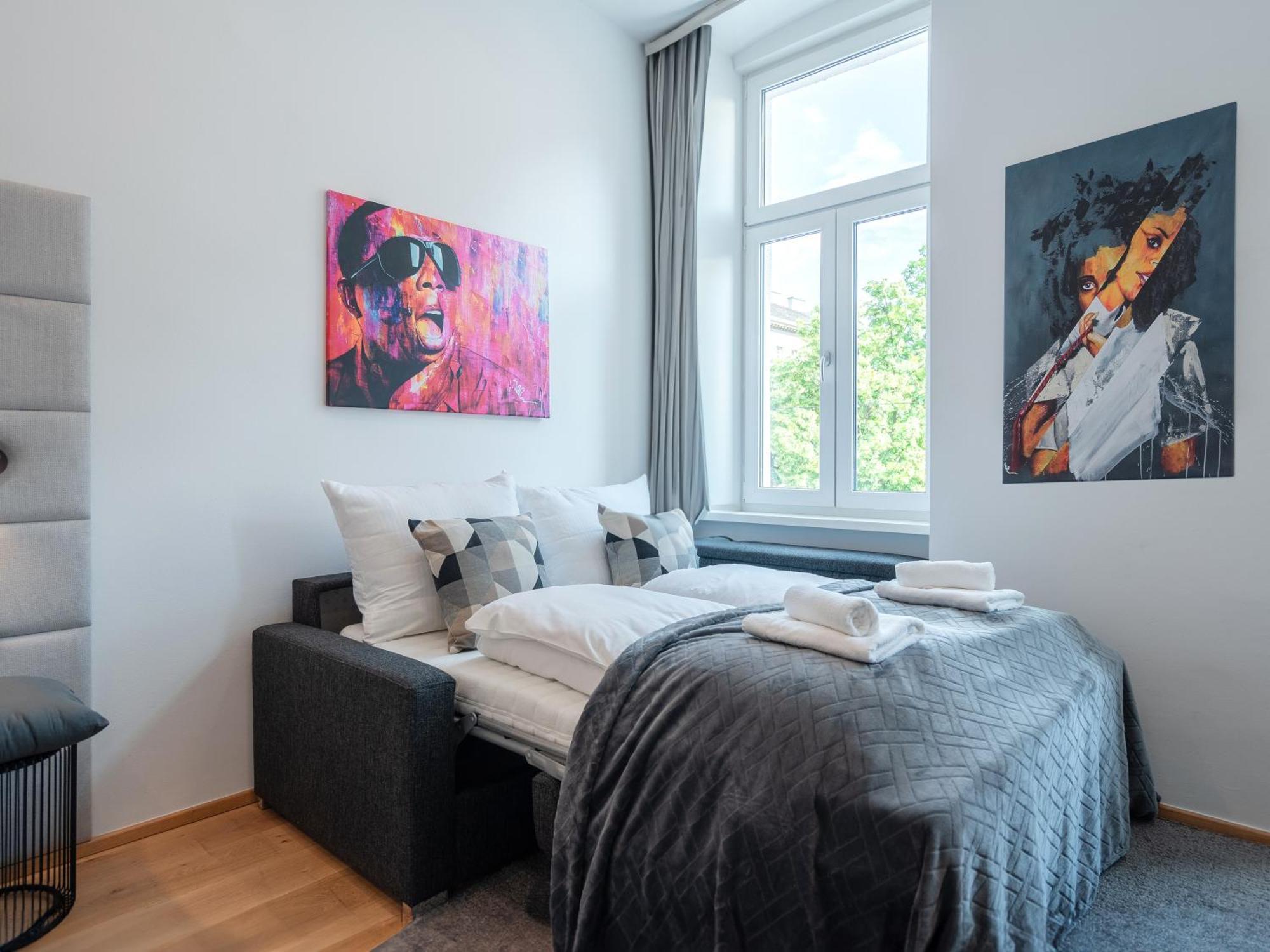 Sky9 Apartments Stadthalle Wina Bagian luar foto